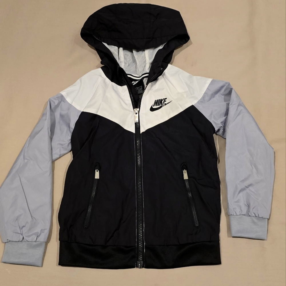 Nike boys windbreaker size 5